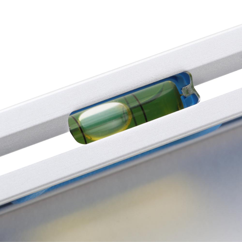 Level featuring a strong, aluminum-reinforced frame Level featuring a strong, aluminum-reinforced frame