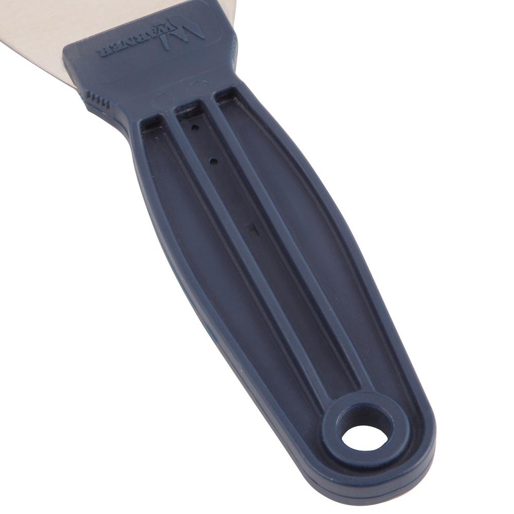 Stiff scraper featuring a lightweight polypropylene handle Stiff scraper featuring a lightweight polypropylene handle