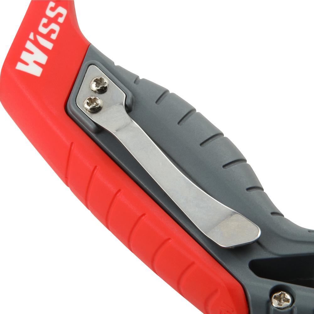 Utility knife featuring a belt clip to keep the knife secure