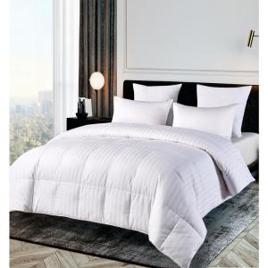 500 Thread Count White Damask Down Alternative Comforter