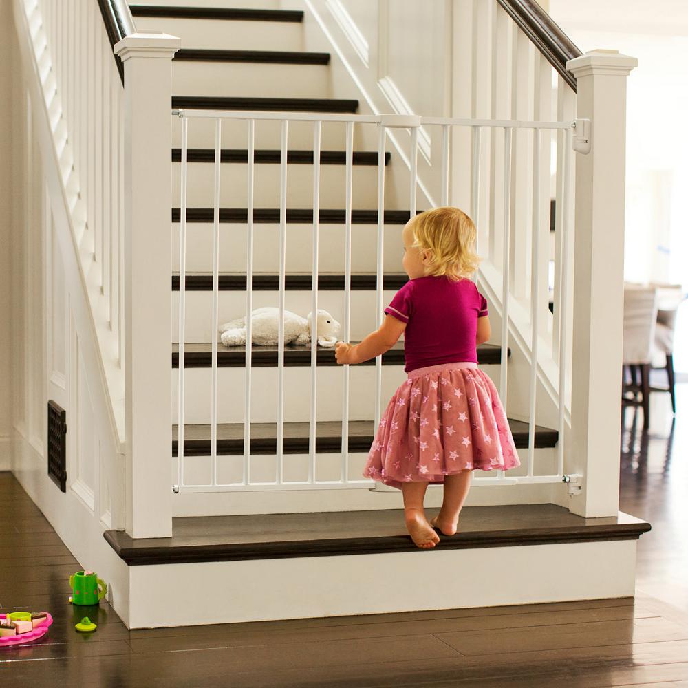 munchkin extending wood baby gate