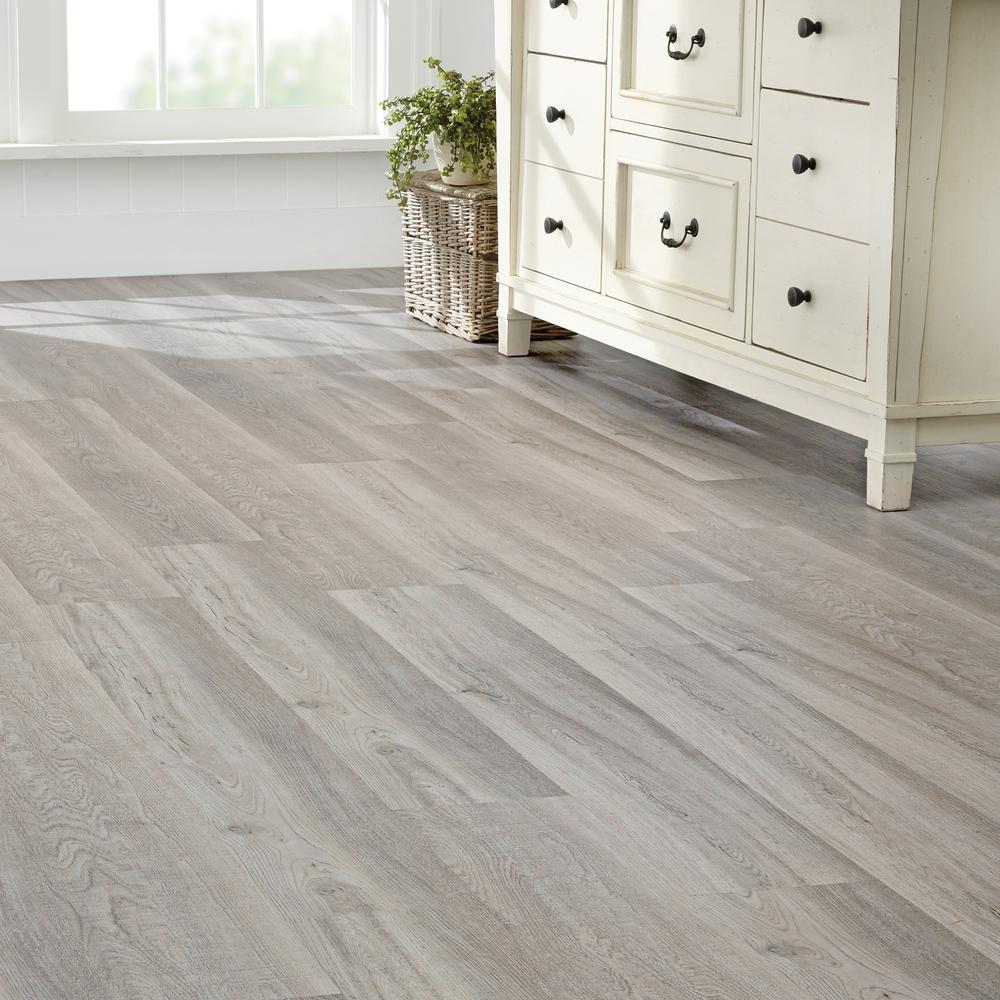 Home Decorators Collection Coastal Oak 7 5 In W X 47 6 In L Click Lock Luxury Vinyl Plank Flooring 48 Cases 1187 52 Sq Ft Pallet 30003918 The Home Depot