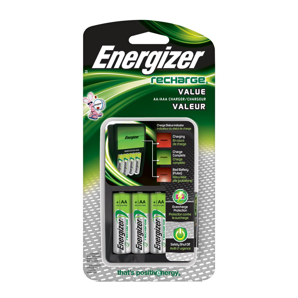 Energizer Exceptional Value AA/AAA Battery Charger with 4 AA Batteries ...