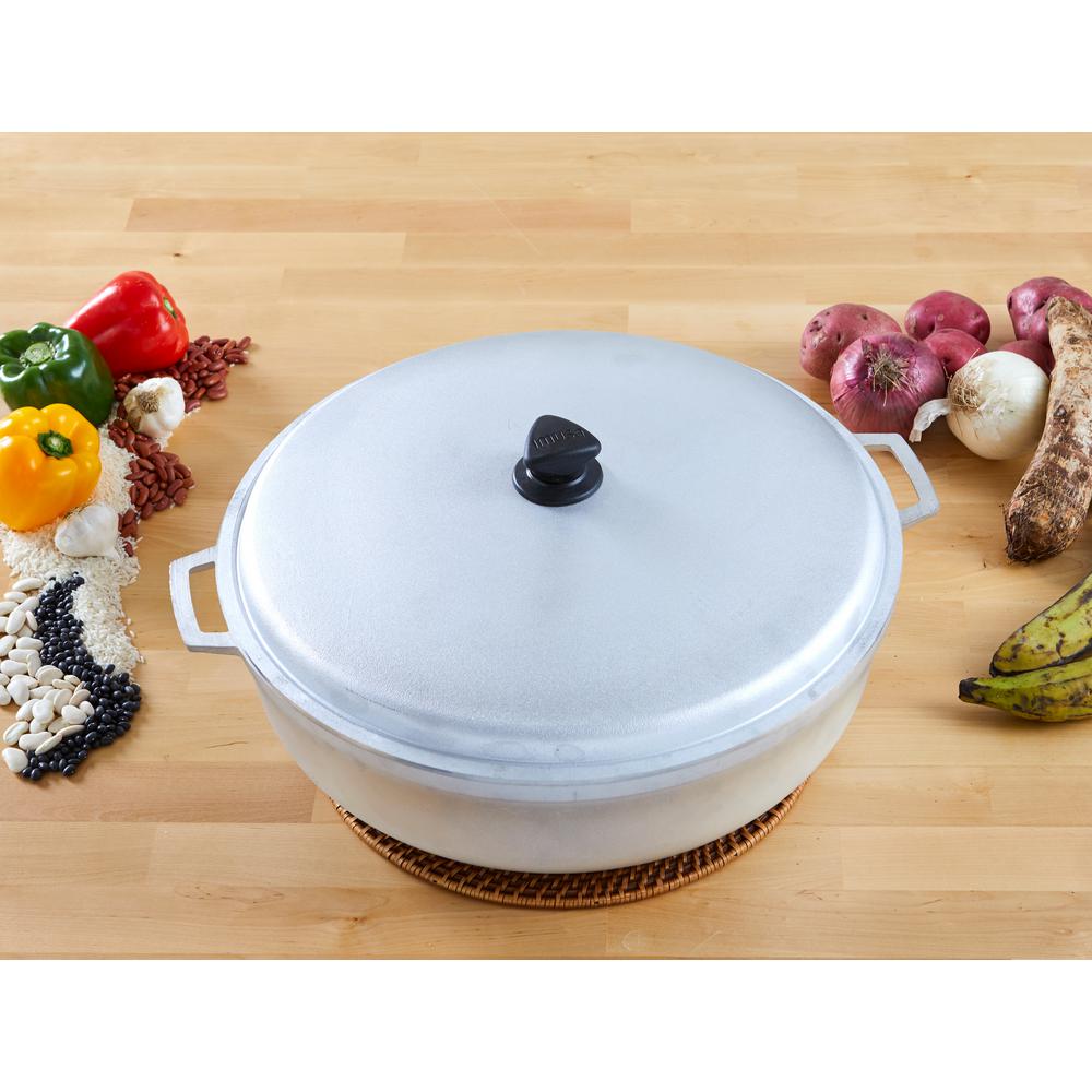 https://images.homedepot-static.com/productImages/15f61255-1f5b-444e-99a5-c92e7401e6bb/svn/silver-imusa-dutch-ovens-braisers-gau-80508-64_1000.jpg