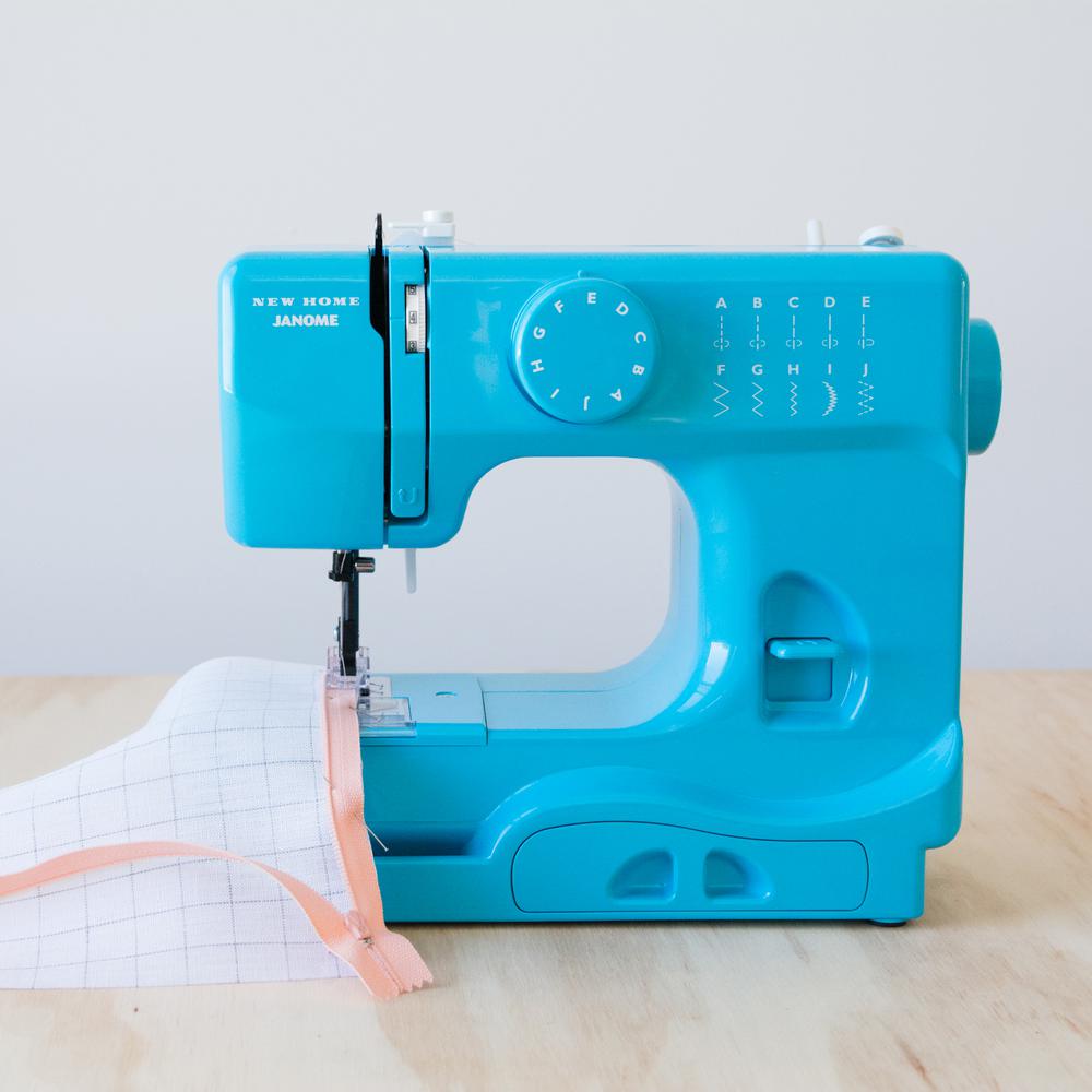 Janome sew mini. Sewing Machine.