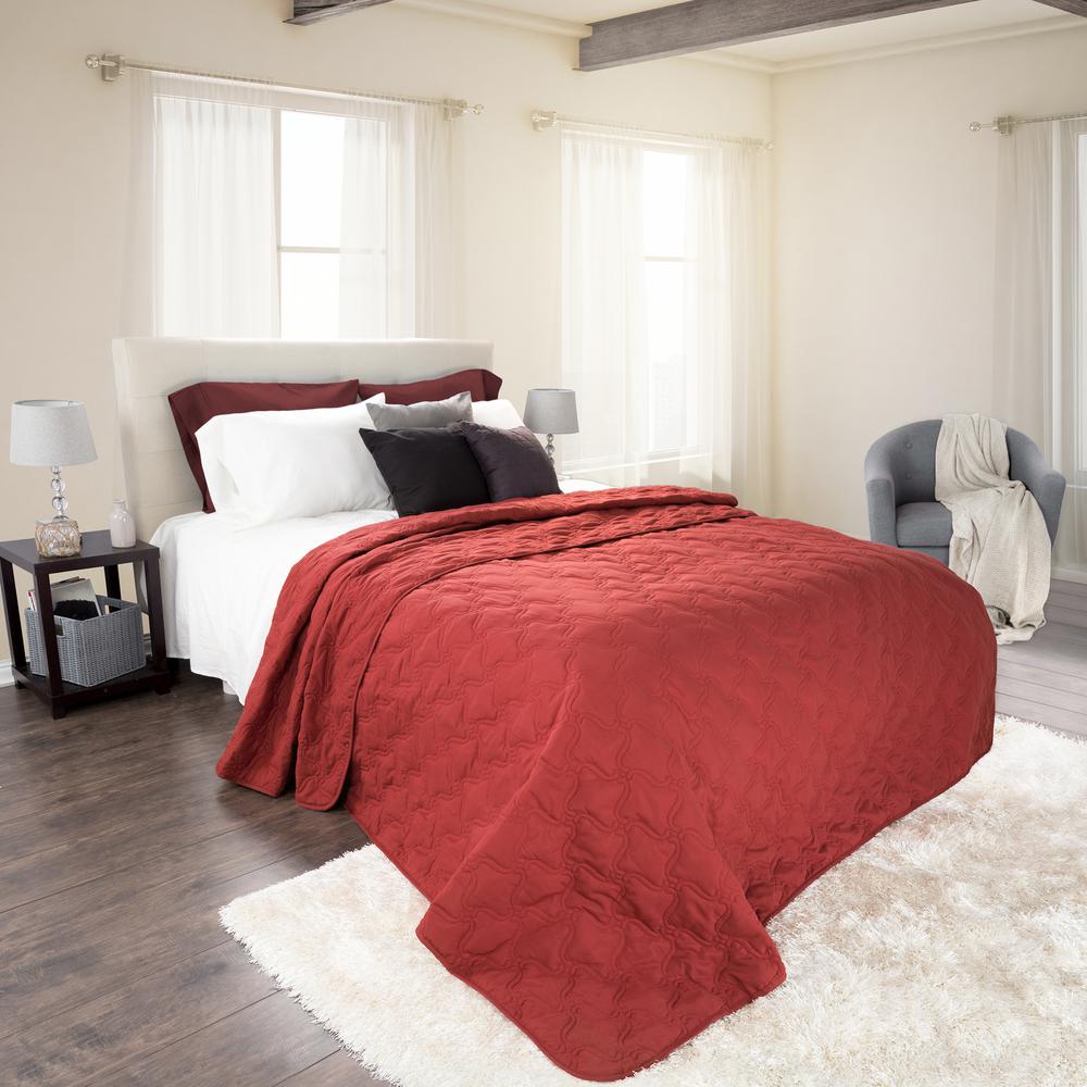 Lavish Home Classic Burgundy Polyester Full and Queen Quilt 6642FQBU