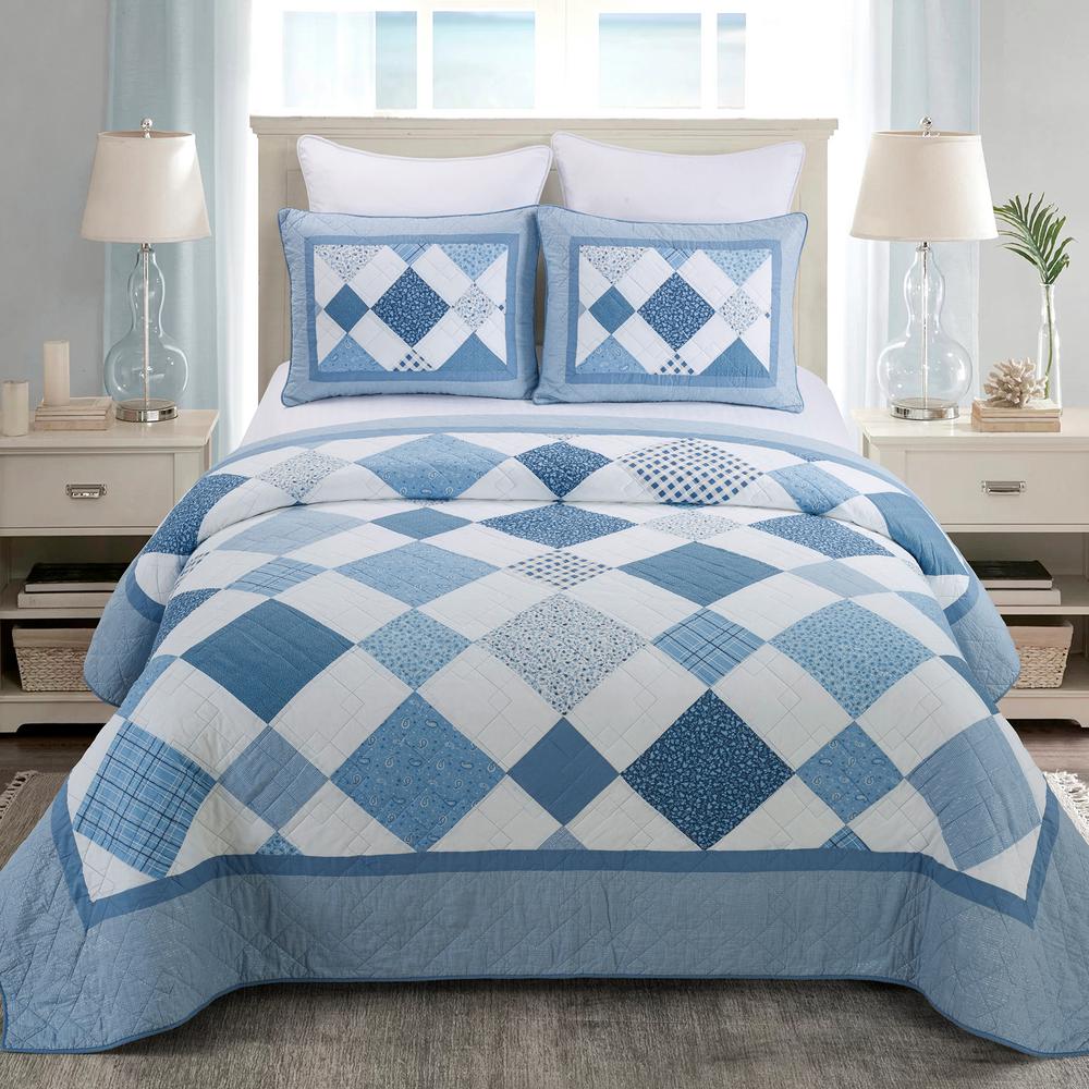 blue and white quilt