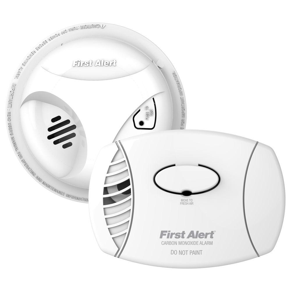 First Alert Battery Powered Combination Pack Smoke And Carbon Monoxide Detector With Low Battery Alert 1039879 The Home Depot