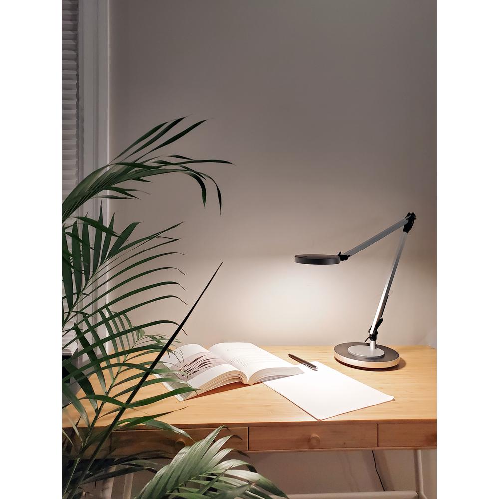 table lamp with adjustable brightness