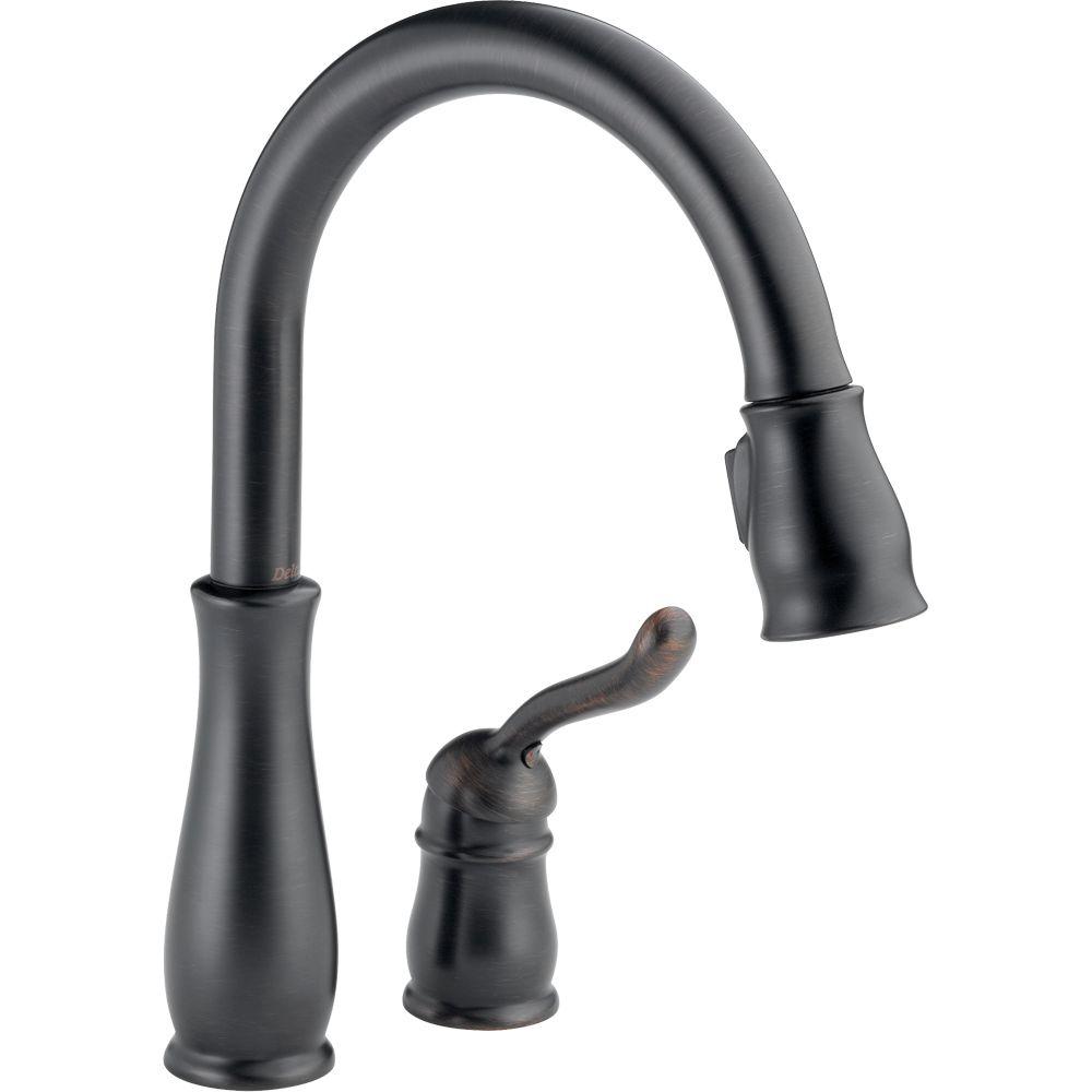 Delta Leland Single-Handle Pull-Down Sprayer Kitchen Faucet with ...