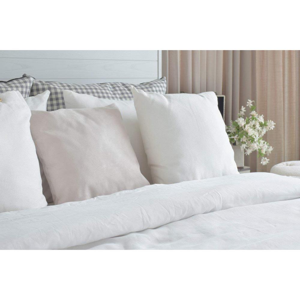 bedroom throw pillows