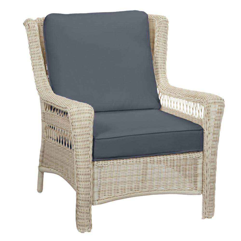 Hampton Bay Park Meadows Off-White Wicker Outdoor Patio Lounge Chair