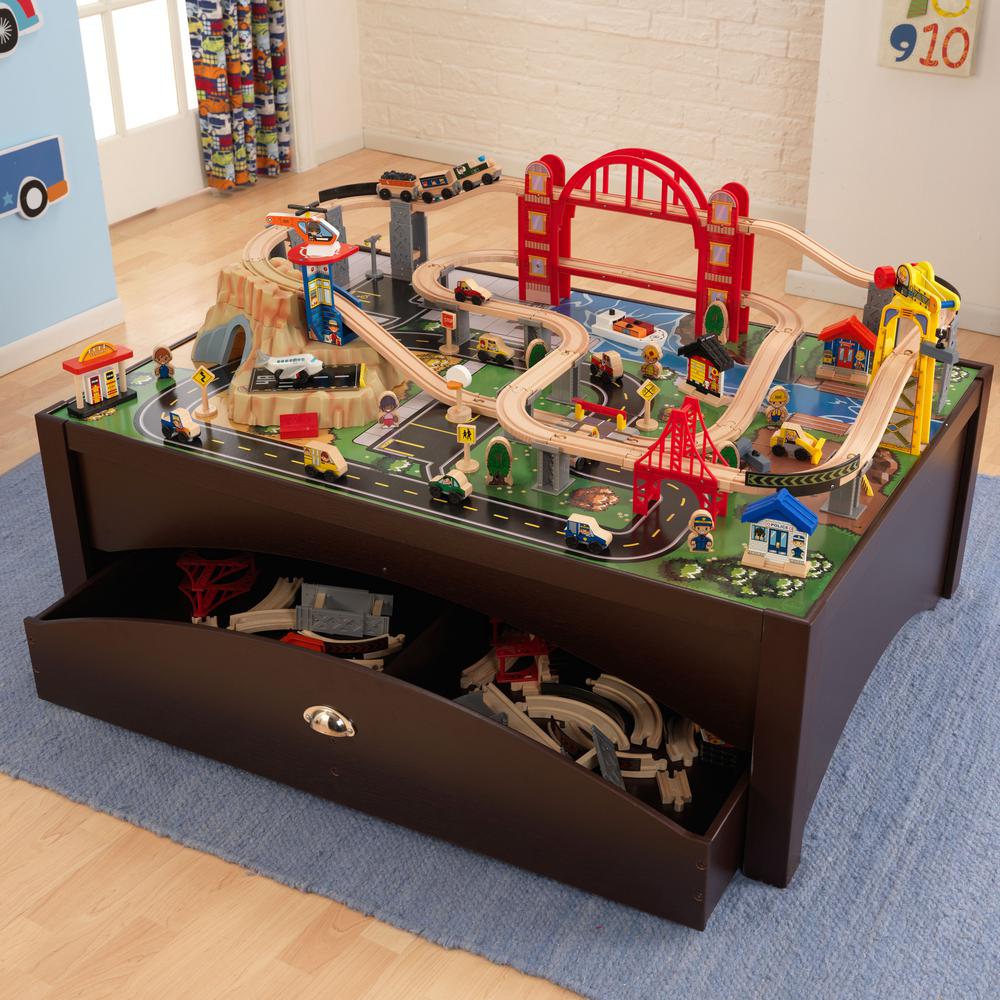 train set and table