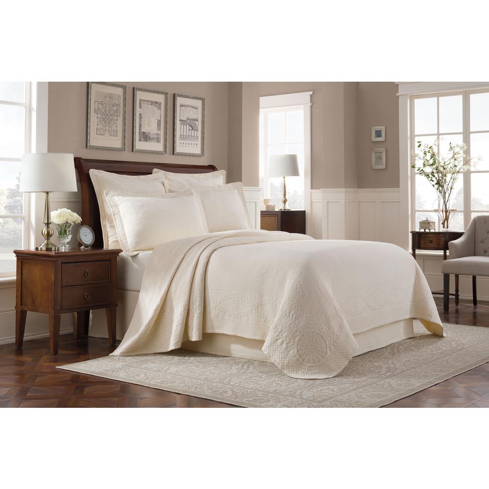 Williamsburg Abby Ivory King Bedspread 048975015513 The Home Depot   Quilts 048975015513 64 1000 