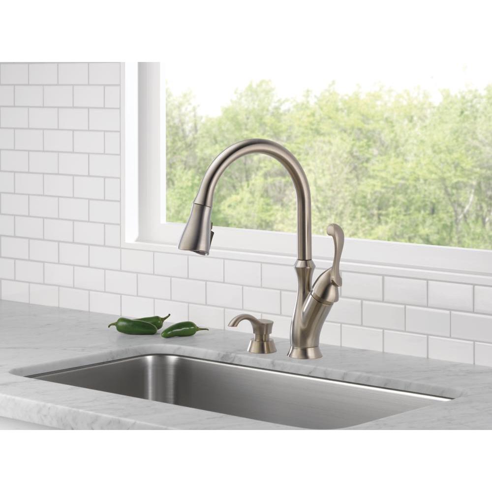 Delta Arabella Single Handle Pull Down Sprayer Kitchen Faucet With