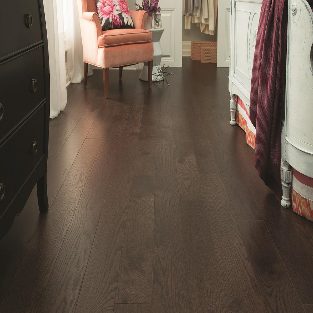 Blue Ridge Hardwood Flooring Lightly Brushed Oak Espresso 3 8 In T X 5 In W X Random Lengths Engineered Hardwood Flooring 24 5 Sq Ft Case