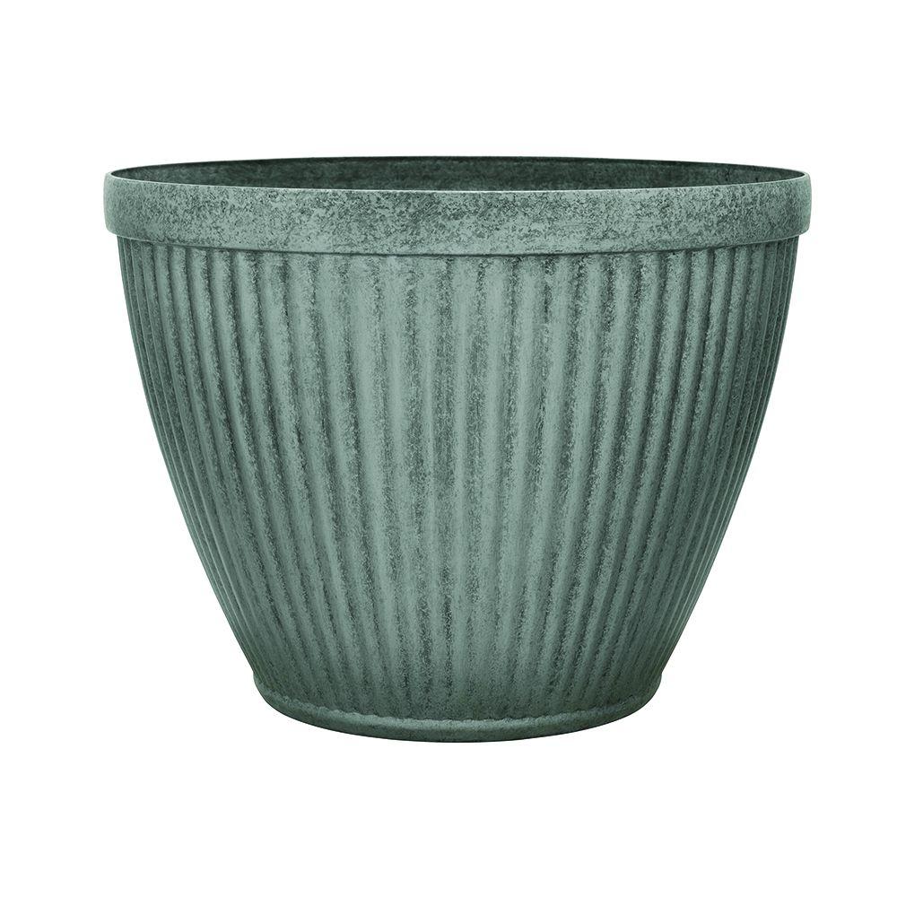Southern Patio Westland 20.5 in. x 15 in. Resin Planter 