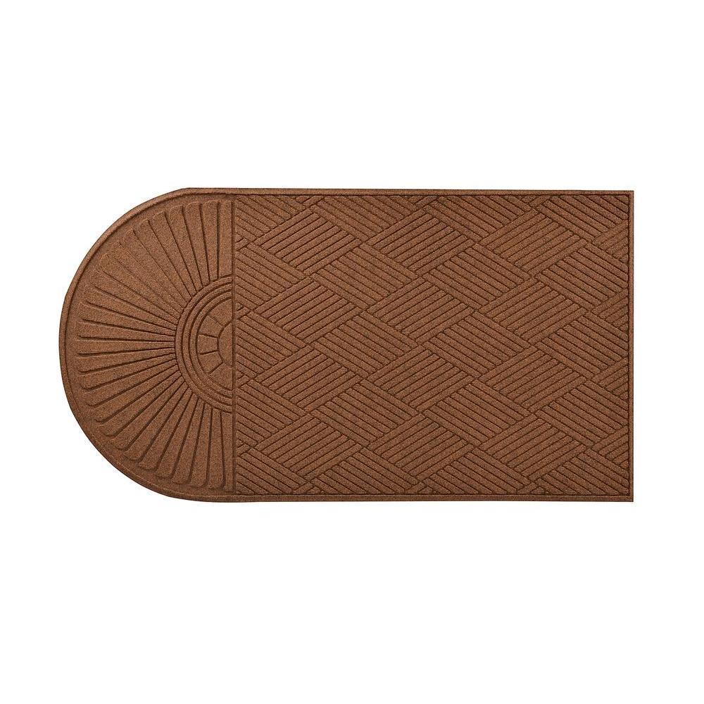 HomeTrax Designs Guzzler Sunburst Brown 34 in. x 72 in. RubberBacked