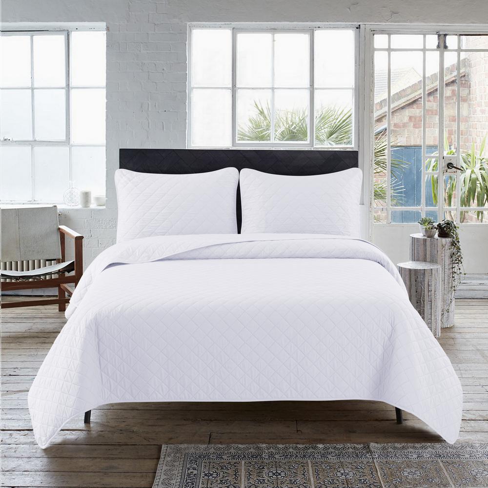 COUNTRY LIVING Vintage Washed Solid 3Piece White King Quilt Set