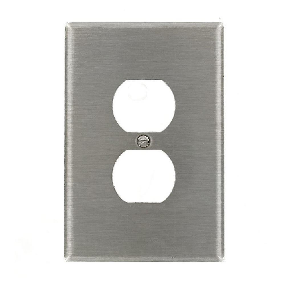Leviton 1Gang 1 Duplex Receptacle, Large/Jumbo Size Wall Plate