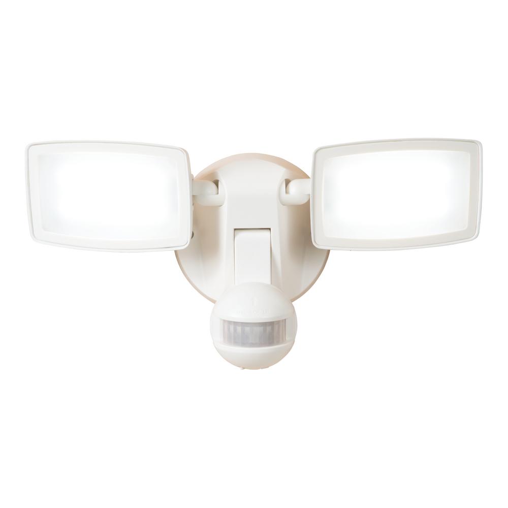 Westinghouse Solar 1500 Lumens White Motion Activated Outdoor Mst 180 Degree Twin Head White Motion Activated Outdoor Integrated Led Flood