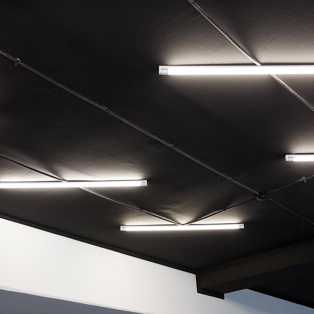 Simply Conserve 25 Watt 4000k 54 Watt Equivalent Plug And Play 46 In Linear T5 Led Tube Light Bulb 25 Pack L25t5g40a The Home Depot