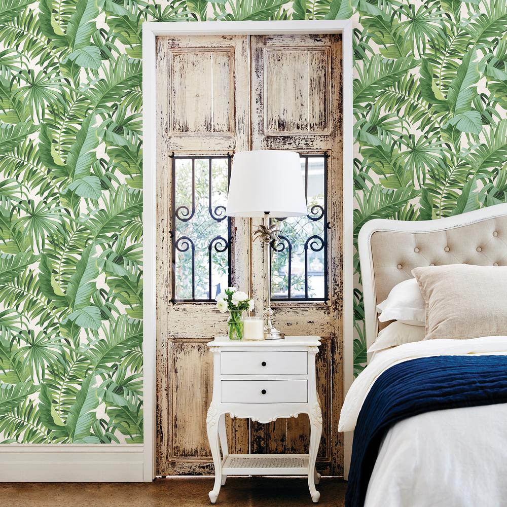 56 4 Sq Ft Alfresco Green Palm Leaf Wallpaper