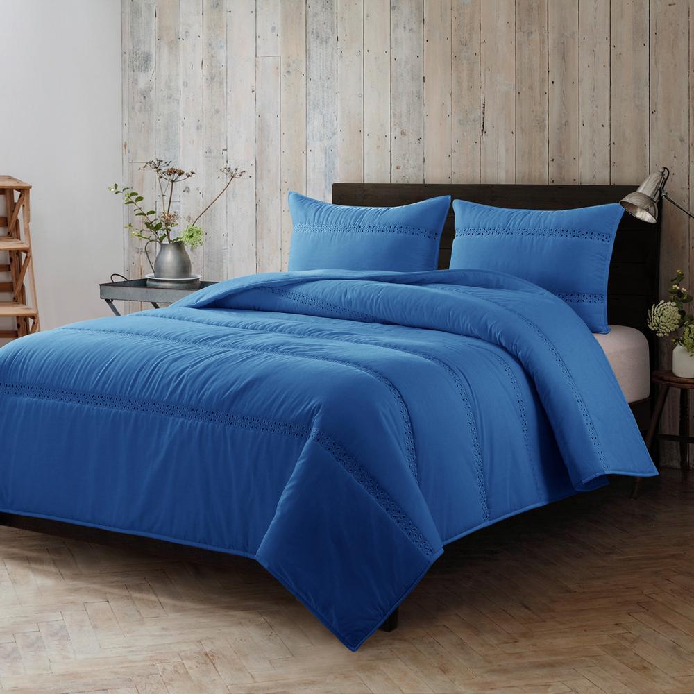 COUNTRY LIVING 3Piece Blue Eyelet Cotton Percale Full/Queen Quilt Set
