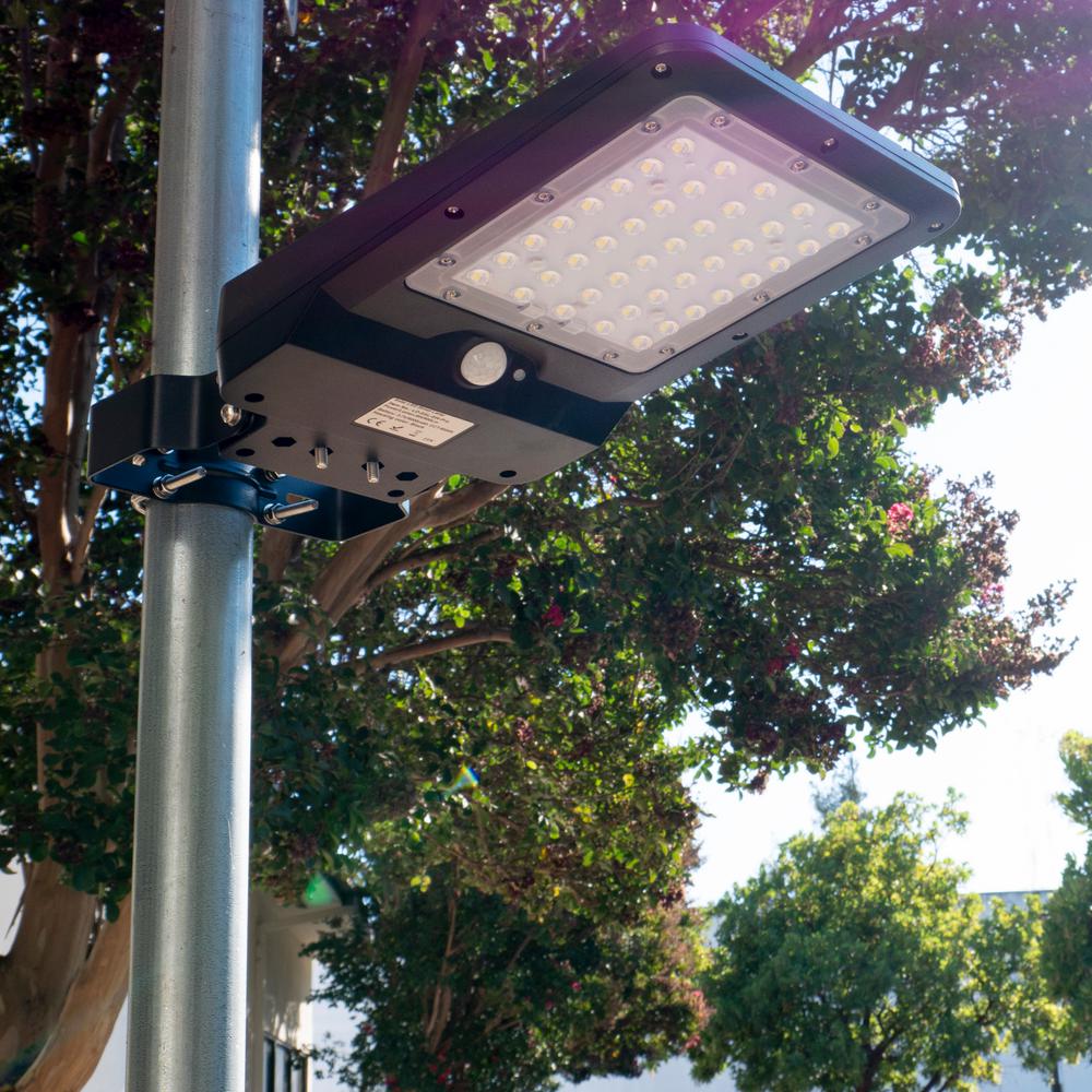 8 LED equivalent 5 W Sensor de movimiento solar para exteriores – 800 lúmenes
