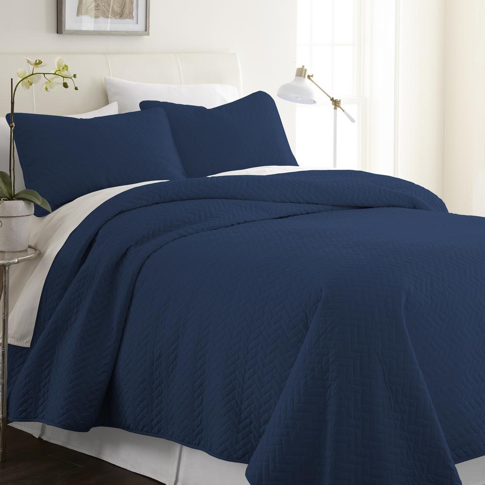 Becky Cameron Herring Navy King Performance Quilted Coverlet Set