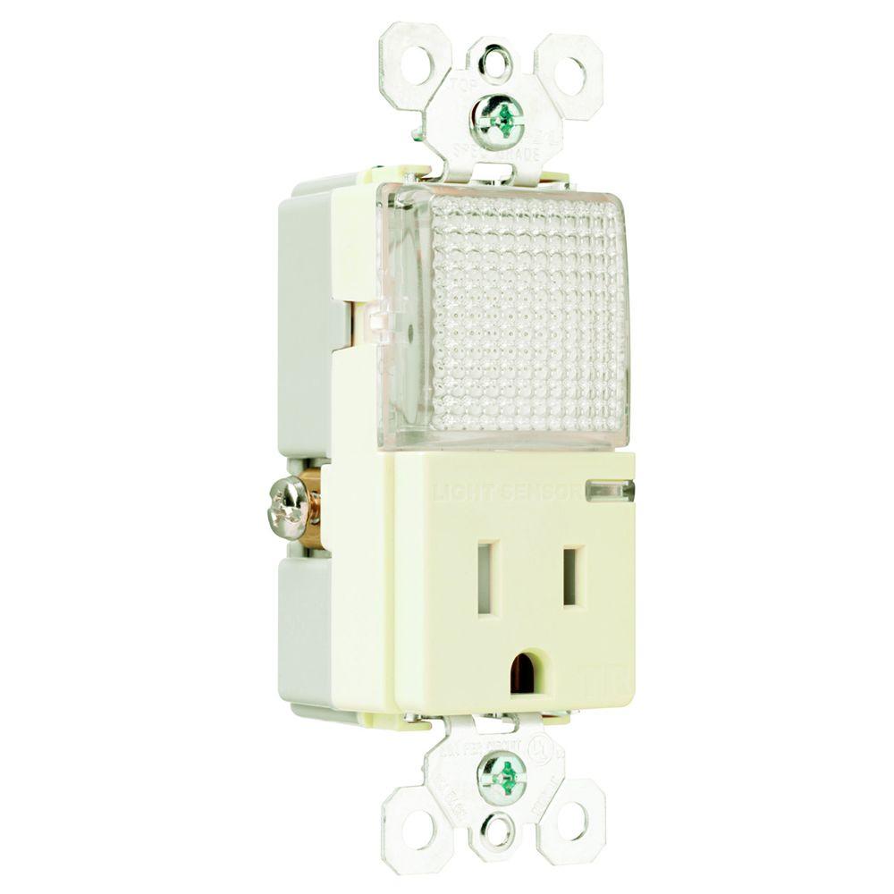 Legrand Pass & Seymour 15Amp TamperResistant GFCI Combo Receptacle
