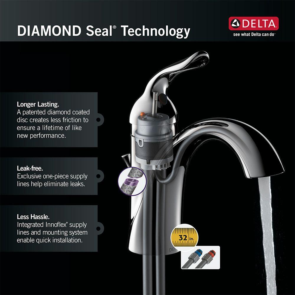 Delta Signature Single Handle Pull Out Sprayer Kitchen Faucet In