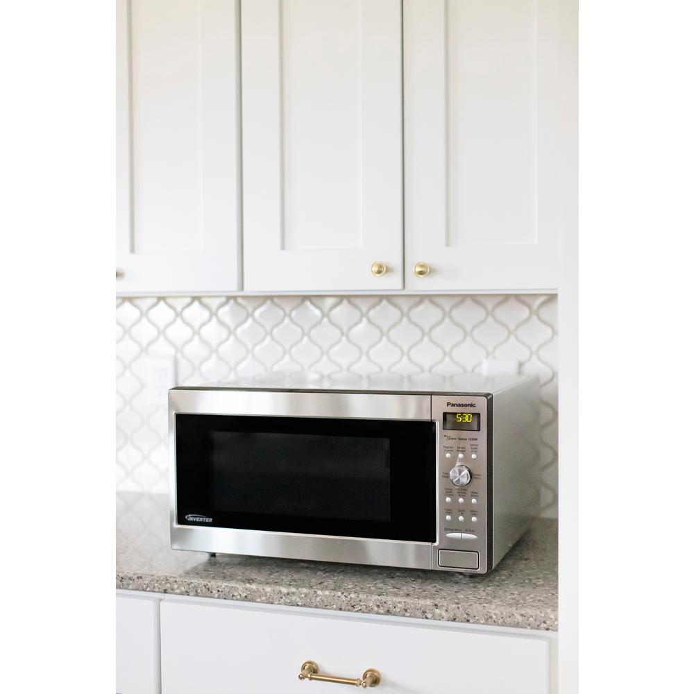 Panasonic 1 6 Cu Ft Countertop Microwave In Stainless Steel