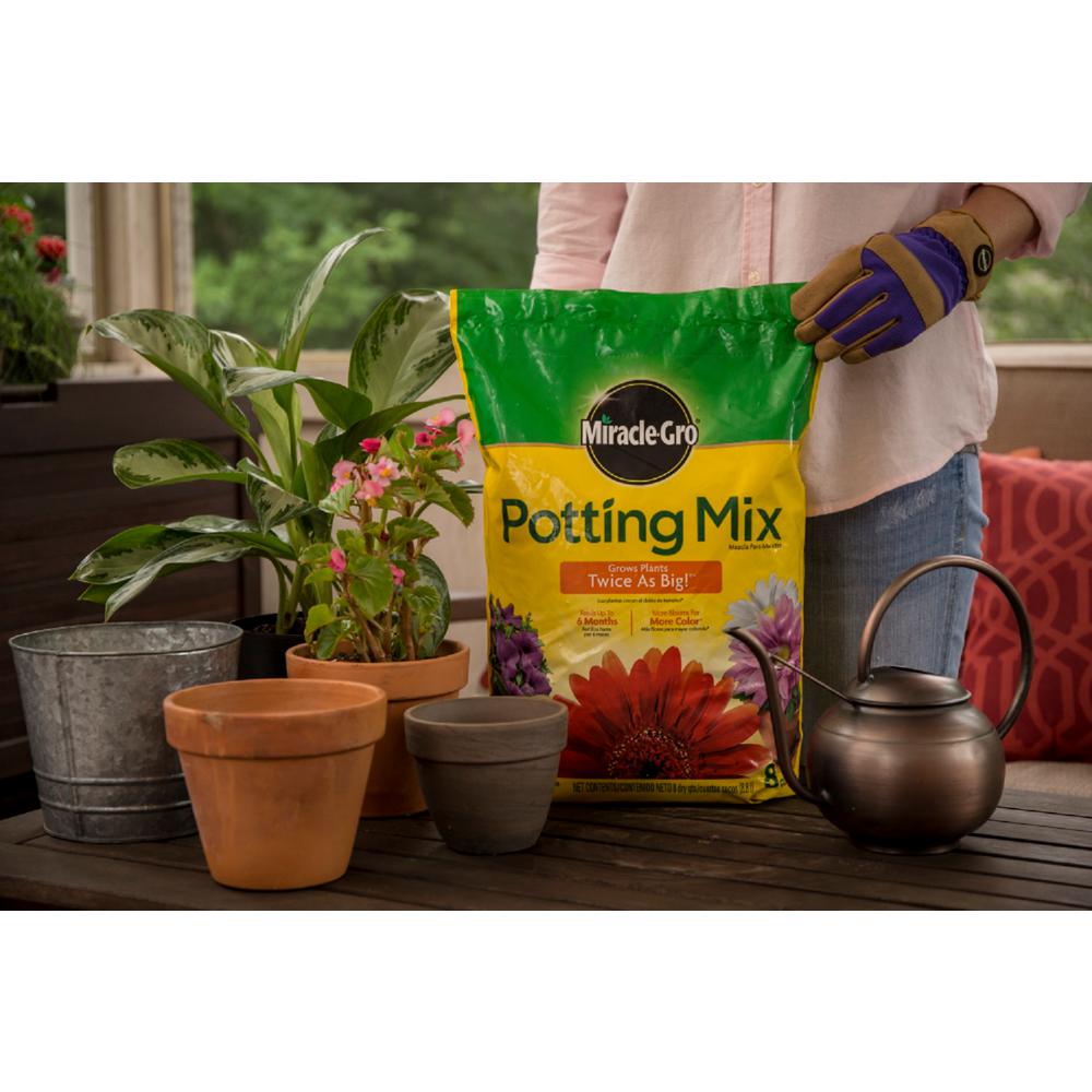 Miracle Gro 25 Qt Potting Soil Mix The Home Depot