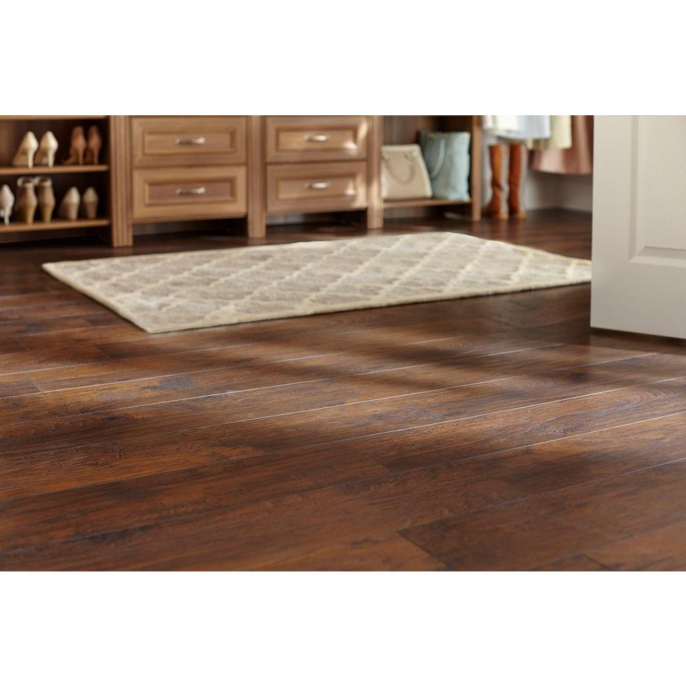 Trafficmaster Handscraped Saratoga Hickory 7 Mm Thick X 7 2 3 In Wide X 50 5 8 In Length Laminate Flooring 1063 5 Sq Ft Pallet 34089p The Home Depot