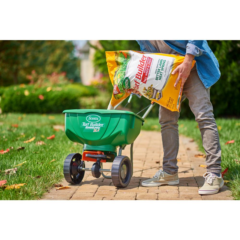 Scotts Turf Builder Winterguard 43 Lbs 15 000 Sq Ft Fall Lawn Fertilizer Plus Weed Control 50240 1 The Home Depot