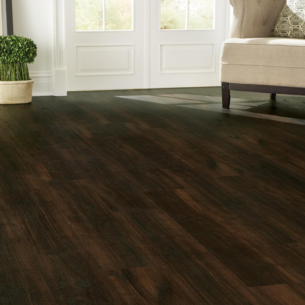 Home Decorators Collection Universal Oak 7 5 In L X 47 6 In W Luxury Vinyl Plank Flooring 24 74 Sq Ft Case 42515 The Home Depot