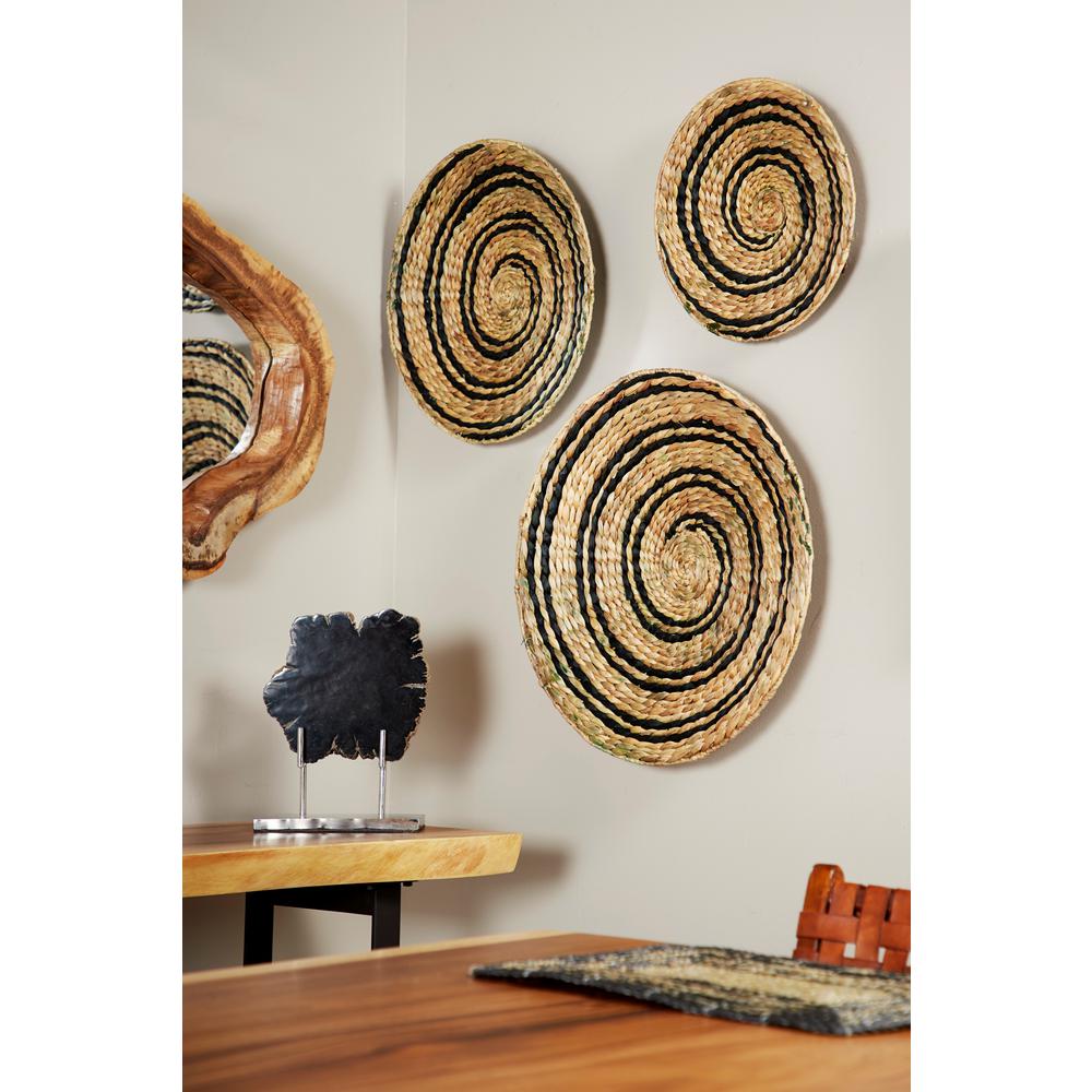 Litton Lane Rustic Natural And Black Spiral Design Circular Wicker