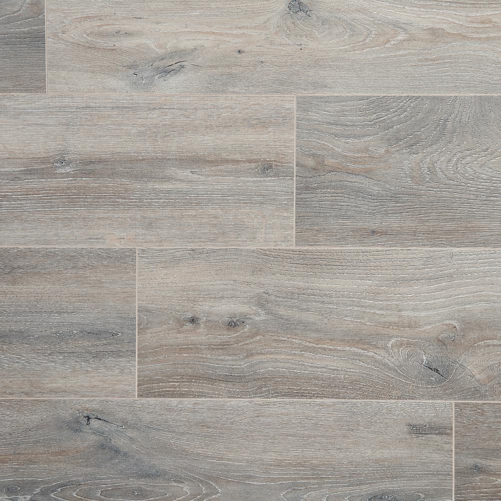 Home Decorators Collection Eir Venbrook Oak 12 Mm Thick X 7 1 2 In Wide X 54 1 3 In Length Laminate Flooring 14 19 Sq Ft Case Hdcwr06 The Home Depot