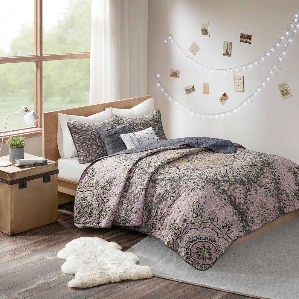 Intelligent Design Skye 4-Piece Pink/Grey Twin/Twin XL Boho Reversible Coverlet Set