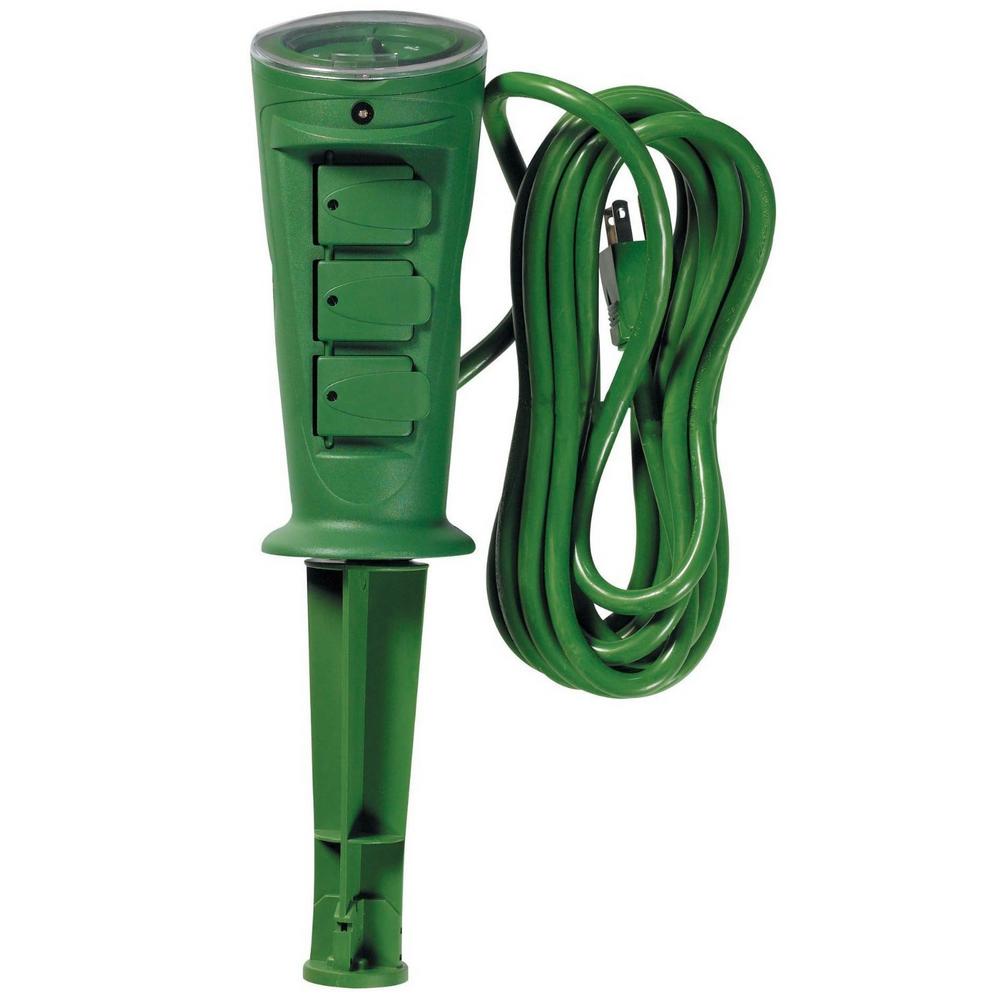 Woods 15-Amp Outdoor Plug-In Photocell Light Sensor 3-Outlet Yard Stake