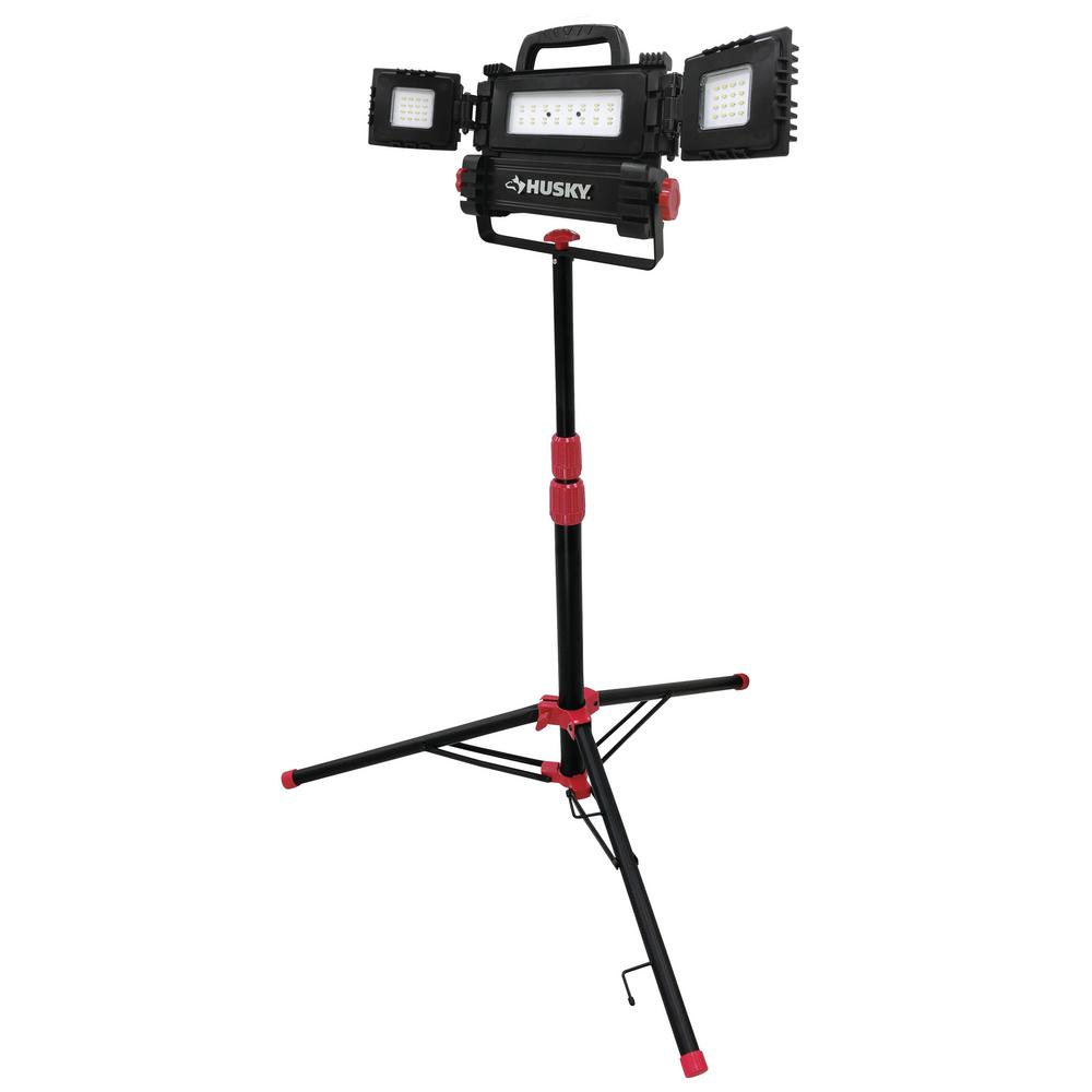 Husky 3200Lumen MultiDirectional LED Tripod Work LightDE007 The