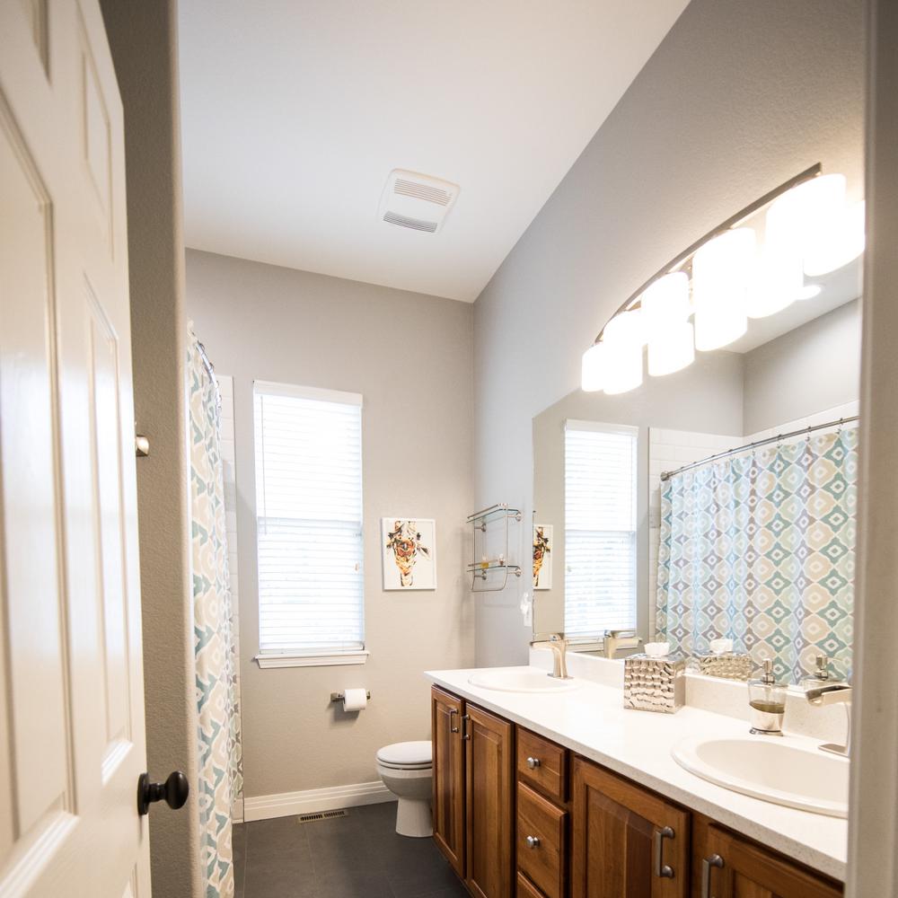 light bulb wattage for bathroom