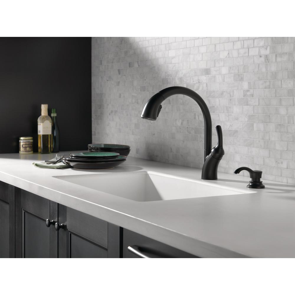 Delta Shiloh Single Handle Pull Out Sprayer Kitchen Faucet With Shieldspray In Matte Black 19790z Blsd Dst The Home Depot