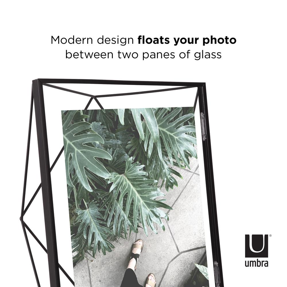 Featured image of post Umbra Prisma Photo Frame Prisma s innovative design floats your photo between two panes of glass while allowing the geometric frame to show through