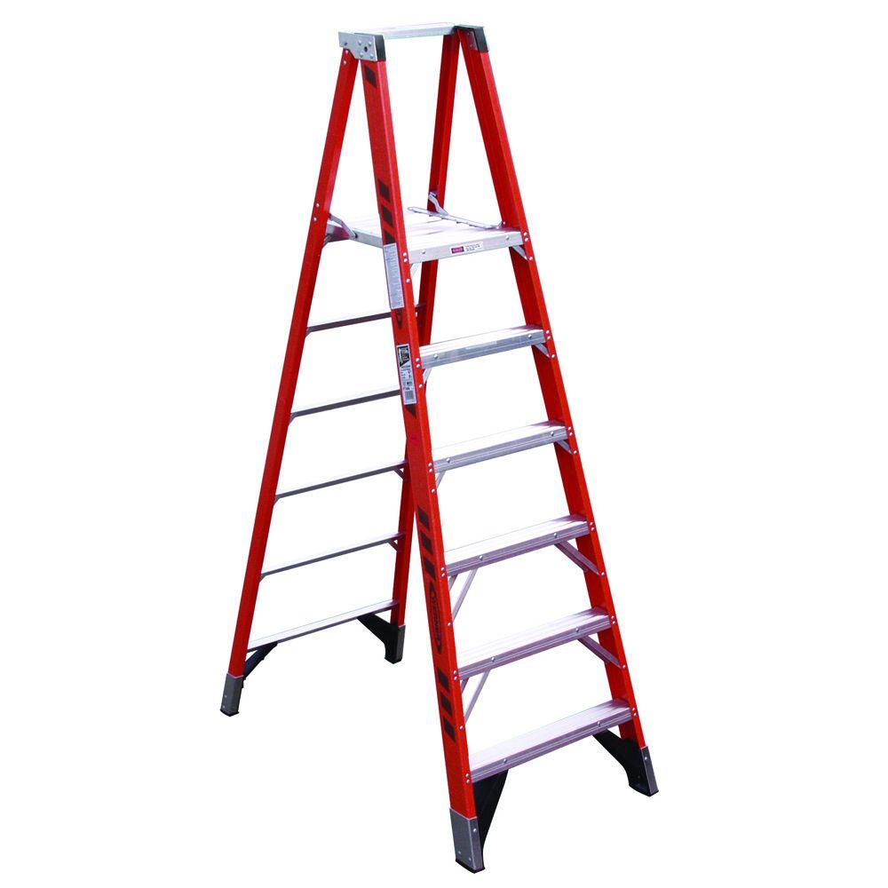 Werner 8 Ft Fiberglass Platform Step Ladder With 375 Lb Load Capacity 