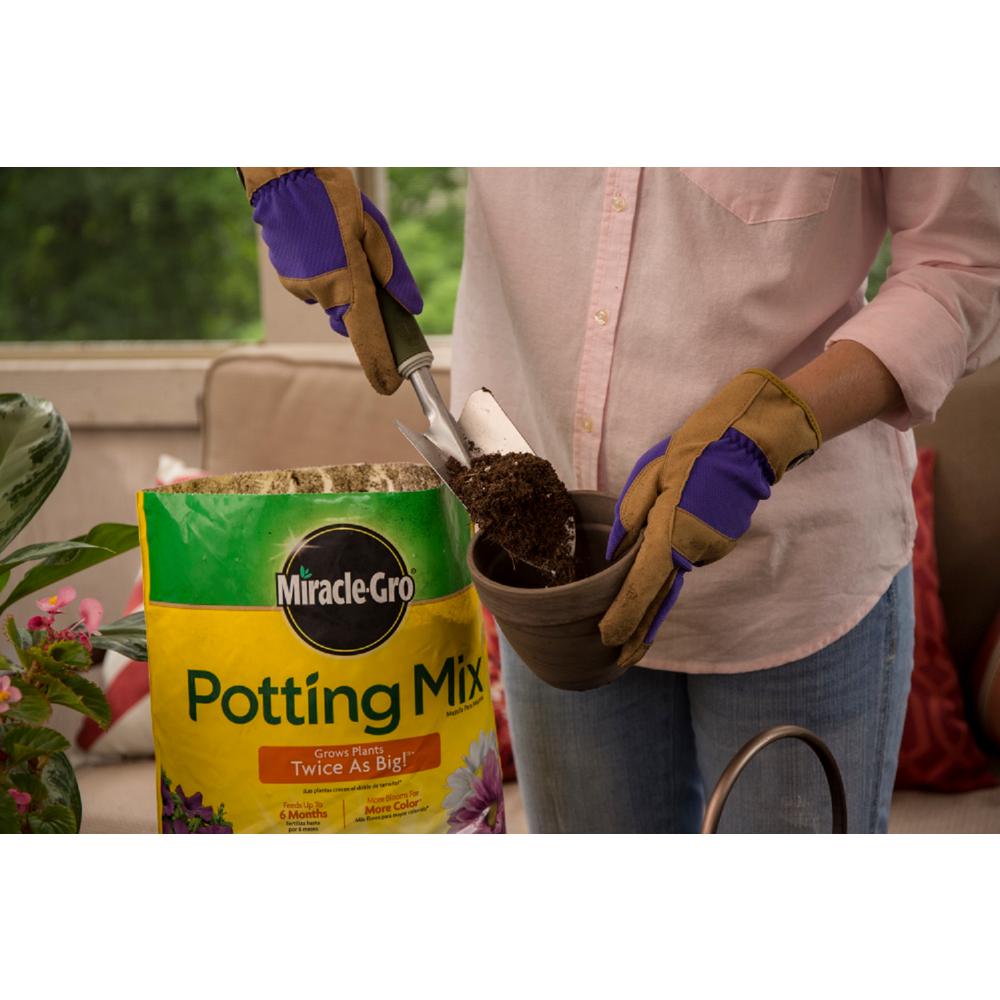 Miracle Gro 50 Qt Potting Soil Mix 72790430 The Home Depot