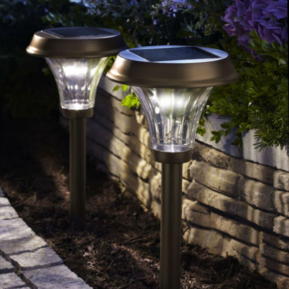 Moonrays Richmond Style Solar Powered 30 Lumen Rubbed Bronze Metal Outdoor Integrated Led Landscape Path Light 2 Pack