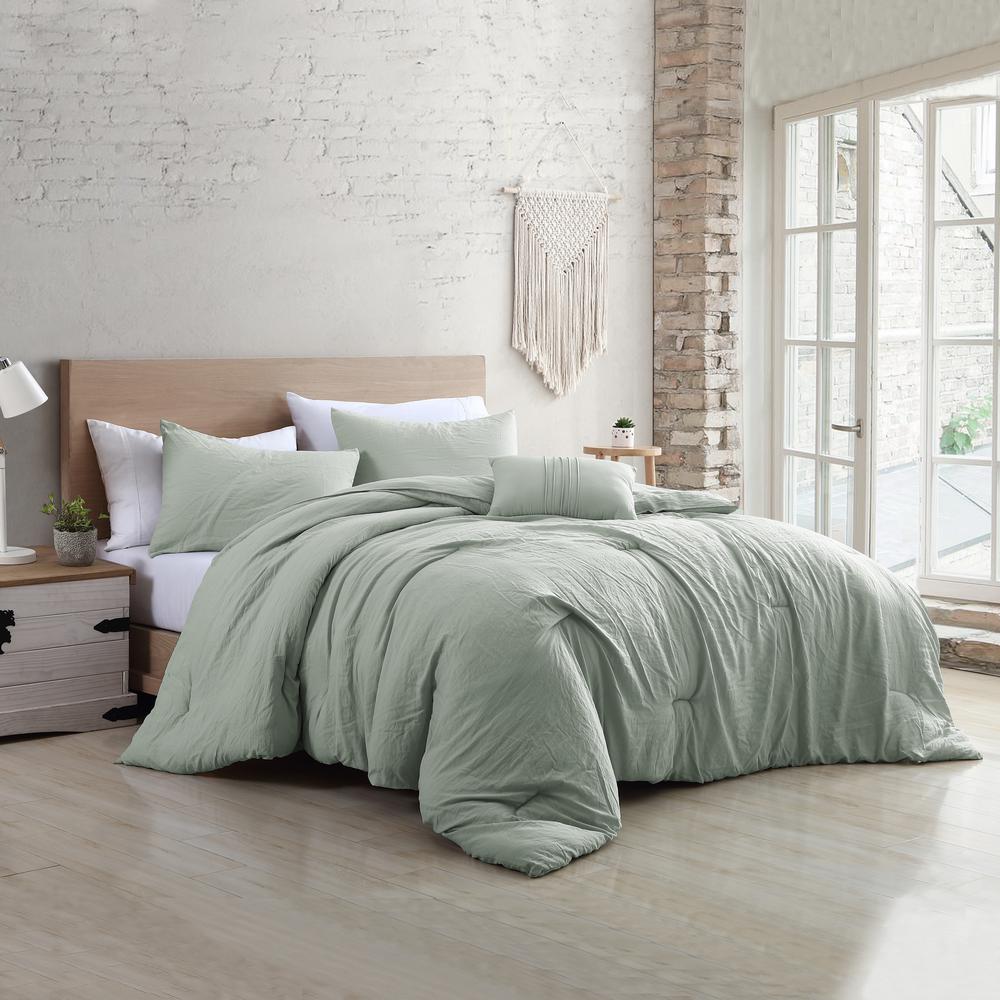 https://images.homedepot-static.com/productImages/c55ed562-a872-45ca-8582-98d6341ba0d1/svn/modern-threads-comforters-3mlticse-bsp-kg-64_1000.jpg