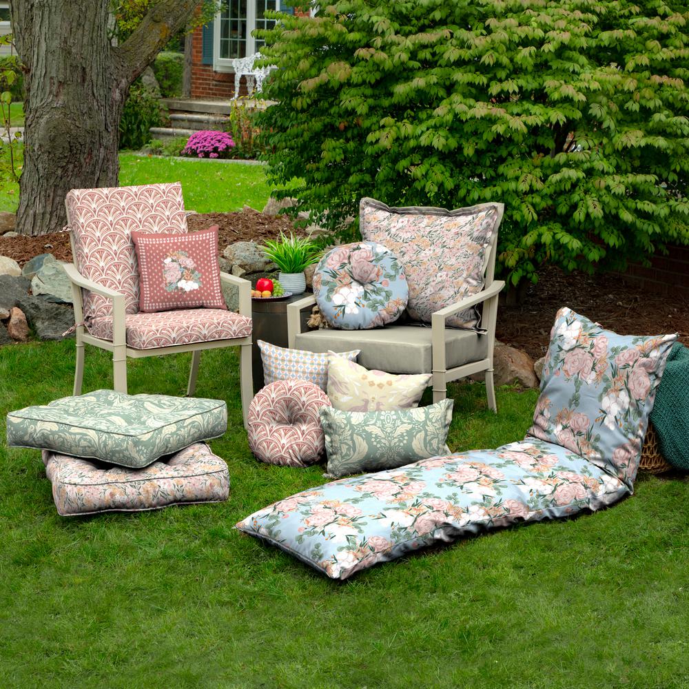 Arden Selections S 25 In X Pietro Damask Circle Sew Arden Selections S 25 In X